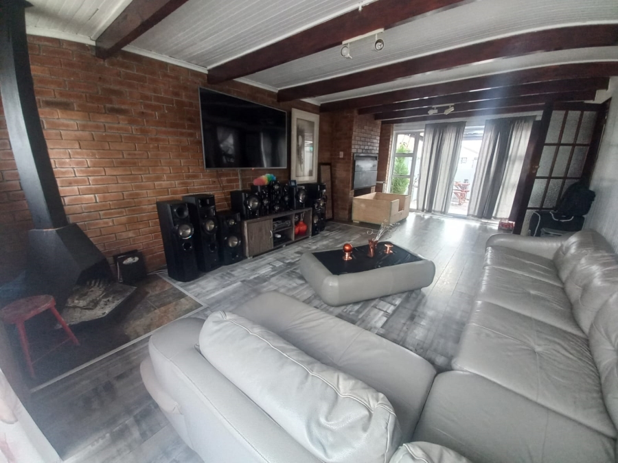 3 Bedroom Property for Sale in Woodlands Western Cape